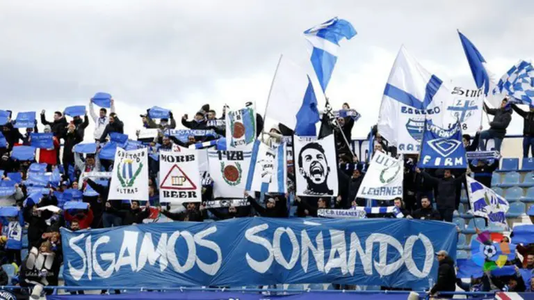 La afición del Leganés ha llenado Butarque.