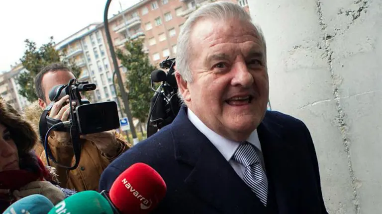 Pachi Izco a la entrada de la Audiencia de Navarra. Efe.