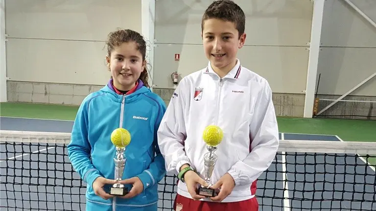 Los hermanos Iñaki y Paula Zúñiga logran el doblete en el I Open Ferrer Sport.