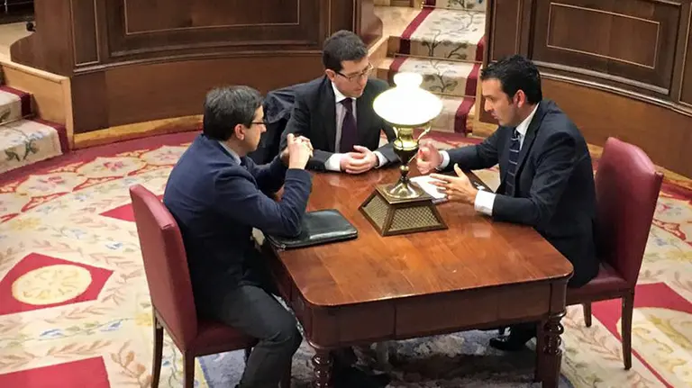 Carlos Salvador, Pachi Yanguas e Íñigo Alli, en el Congreso de los Diputados