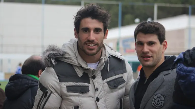 Javi Mart&iacute;nez y R&uacute;per viendo al Izarra en Estella.