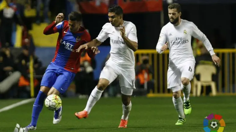 El R. Madrid pasó apuros ante el Levante.