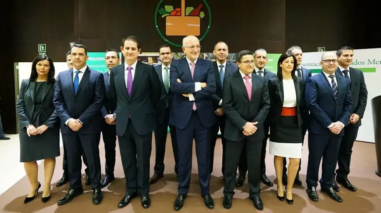 Juan Roig y miembros del Comité de Dirección de Mercadona durante la presentación de resultados de Mercadona de 2015