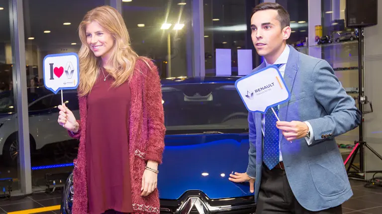 La presentación del nuevo Megane con Leo Harlem reúne a medio millar de personas en Unsain. 3.