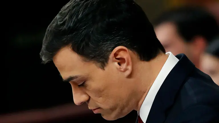 GRA381. MADRID, 04/03/2016.- El secretario general del PSOE, Pedro Sánchez, durante su intervención en la sesión plenaria en la que se celebra la segunda votación de su investidura, hoy en el Congreso de los Diputados, tras la primera realizada el pasado miércoles. EFE/Javier Lizón