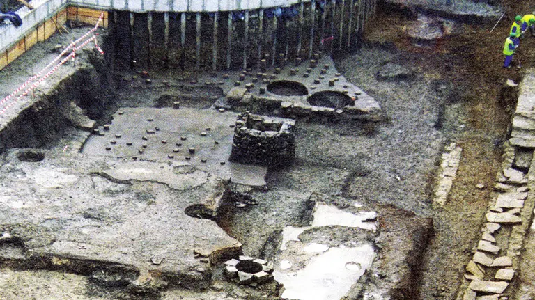 Restos arqueológicos de la Plaza del Castillo de Pamplona.