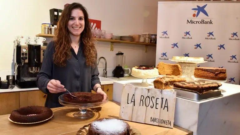 Una emprendedora que ha puesto en marcha sus negocios con microcréditos de MicroBank.