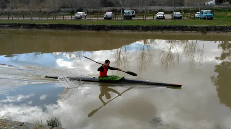 Carrera de piraguas.