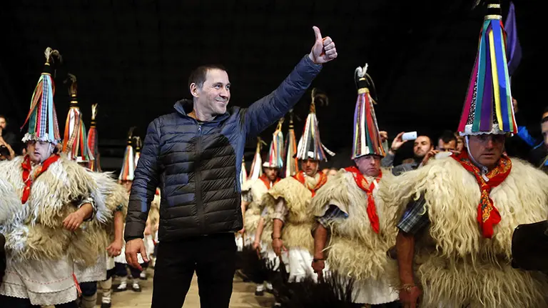 GRA258. SAN SEBASTIAN, 05/03/2016.- El dirigente de la izquierda abertzale Arnaldo Otegi durante el acto político de celebración por su excarcelación, que salió de prisión el 1 de marzo tras cumplir una pena de seis años y medio de prisión por intentar reconstruir la ilegalizada Batasuna, hoy en San Sebastián. EFE/Javier Etxezarreta.