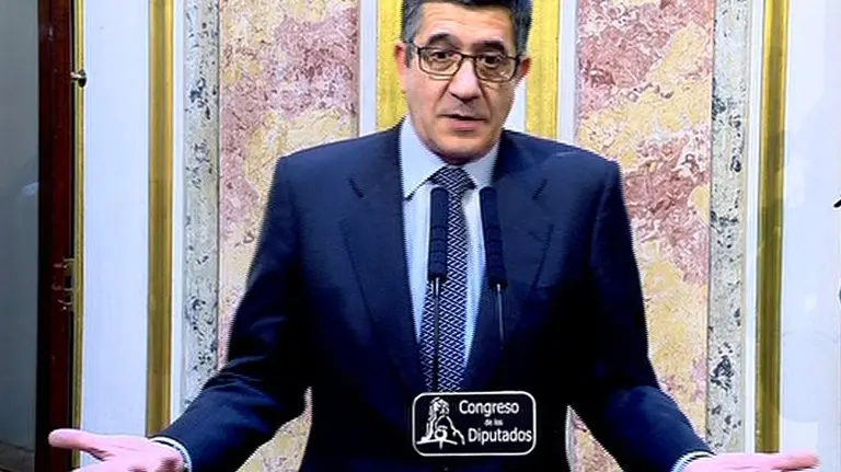 GRA224. MADRID, 07/03/2016.- El presidente del Congreso, Patxi López, comparece en rueda de prensa en la Cámara Baja tras entrevistarse con el rey Felipe durante algo más de media hora en el Palacio de la Zarzuela. López ha corroborado el comunicado en el que la Casa Real anuncia que el jefe del Estado no va a emprender "por el momento" una nueva ronda de consultas políticas. EFE/EFE TV