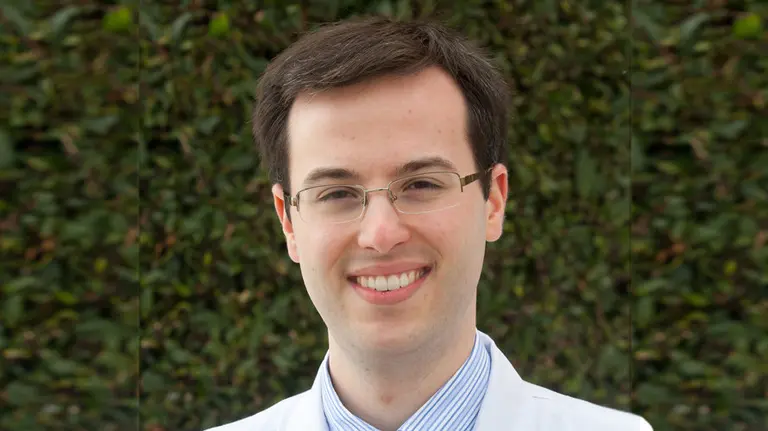 Carlos-Bravo,-graduado-en-Medicina-por-la-Universidad-de-Navarra,-número-1-en-el-MIR