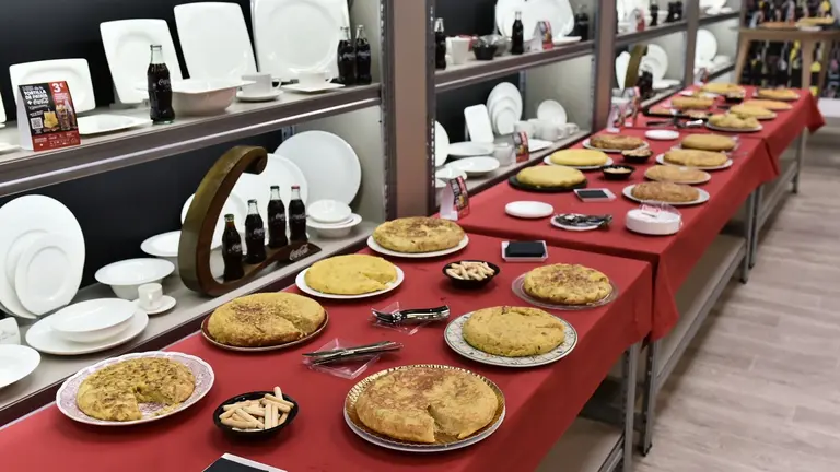 Entrega de premios del “Concurso de Tortillas” en la Cooperativa de Hostelería de Navarra. PABLO LASAOSA