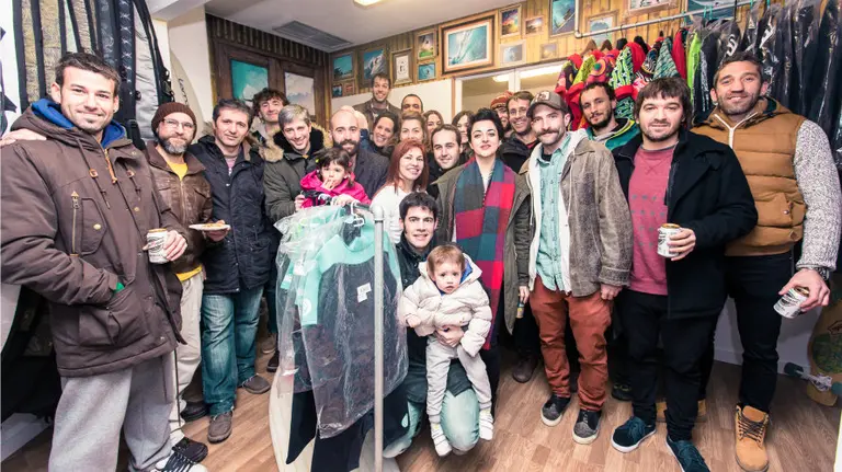 Inauguración de la tienda de surf en Noain.