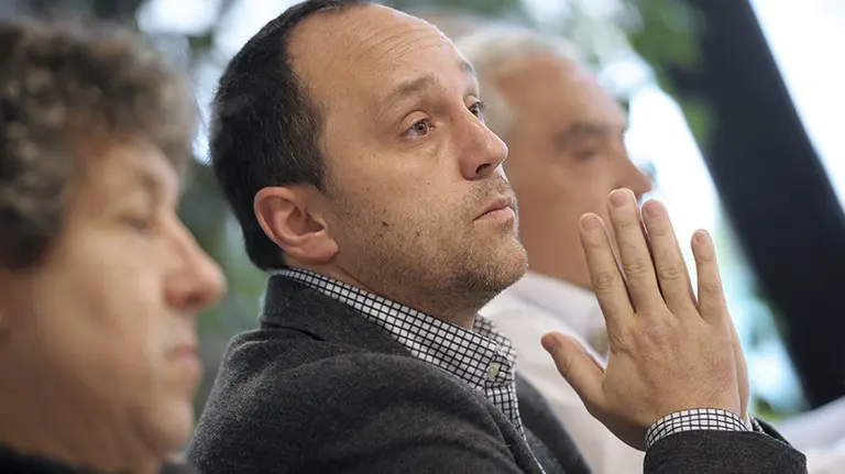 GRA243. PAMPLONA (NAVARRA) 08/03/2016.- El candidato a la presidencia de la Federaci&oacute;n Navarra de F&uacute;tbol (FNF), Luis Virto, durante la conferencia de prensa que ha ofrecido hoy en Pamplona en donde ha se&ntilde;alado que ve "todas las opciones reales" para ser elegido para el cargo en la Asamblea General que se celebrar&aacute; el pr&oacute;ximo 23 de marzo. EFE/Villar L&oacute;pez