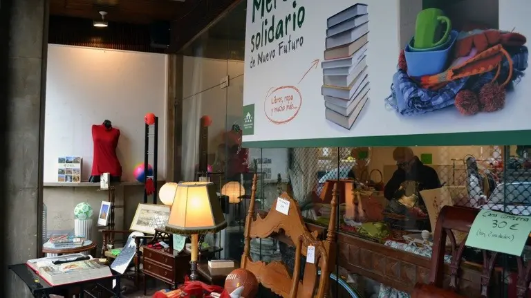 Algunas de las cosas que se venden en el Mercadillo Nuevo Futuro.