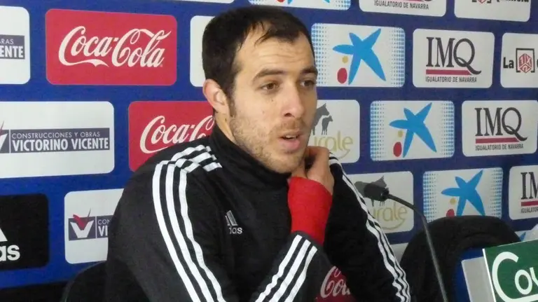 El delantero Urko Vera en rueda de prensa.
