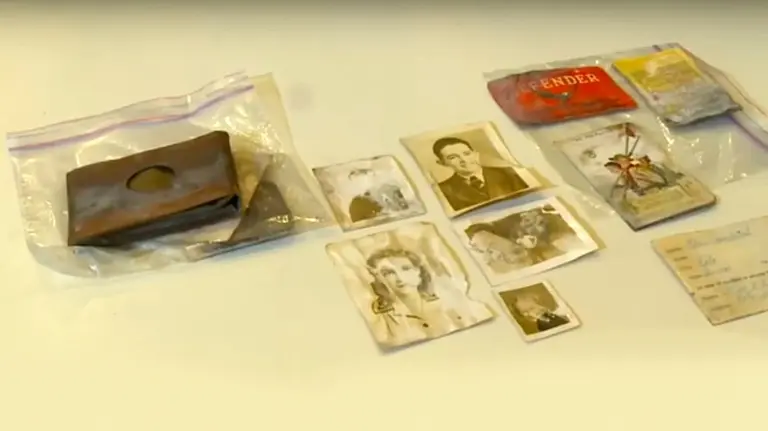 Pierde su cartera en la Segunda Guerra Mundial y la recupera 71 años después.