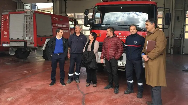Visita de la consejera María José Beaumont al Parque de Bomberos de Peralta.