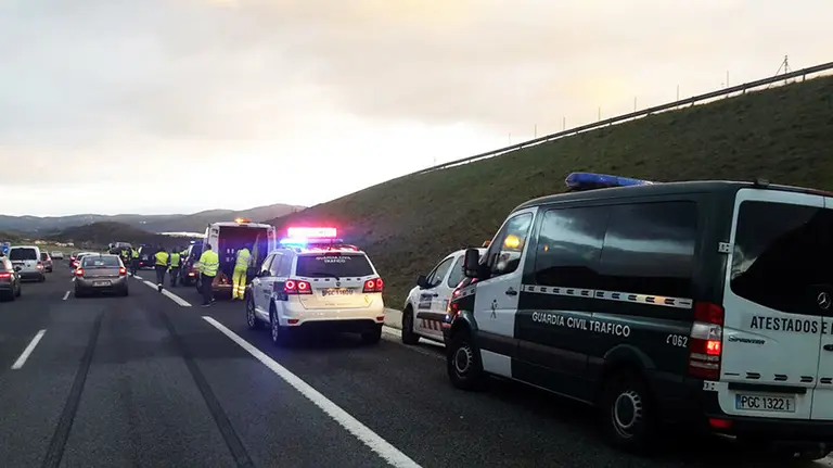 La Guardia Civil de Tr&aacute;fico de Navarra ha atendido el accidente en la autov&iacute;a de Jaca.