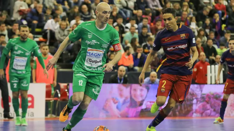 Javi Eseverri en acción ante el FC Barcelona. Lnfs.es