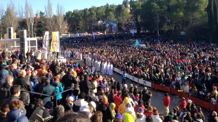 Un momento de la multitudinaria Javierada de 2016 en la explanada del castillo 