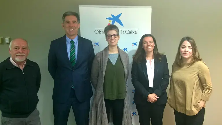 De izquierda a derecha, Roberto Ordóñez, Óscar Insausti, Oihaneder Indakoetxea, Ana Díez Fontana e Izaskun Azcona.  