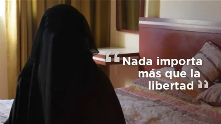 Dos mujeres sirias consiguen grabar cómo es el día a día en la 'capital' de Estado Islámico. EP