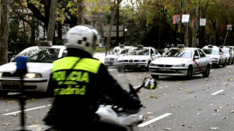 La Policía Municipal de Pamplona interviene en un partido de fútbol  infantil para calmar los ánimos