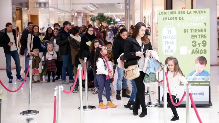 Padres e hijos el día del casting en La Morea.