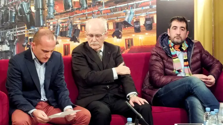 Ignacio Moriones, presidente de la asociación, Eduardo Solano, gerente y Alfredo Eriviti, el vocal de la junta de AGAO. S.REDÍN