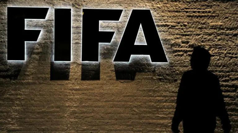 Logotipo de la FIFA en su sede de Zurich. Efe.