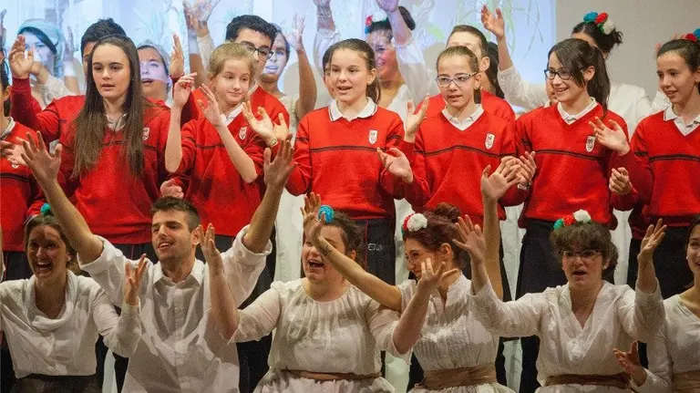 Estudiantes de la Universidad de Navarra y del Colegio Santísimo Sacramento, juntos en una adaptación de la ópera ‘Falstaff’ de Verdi.