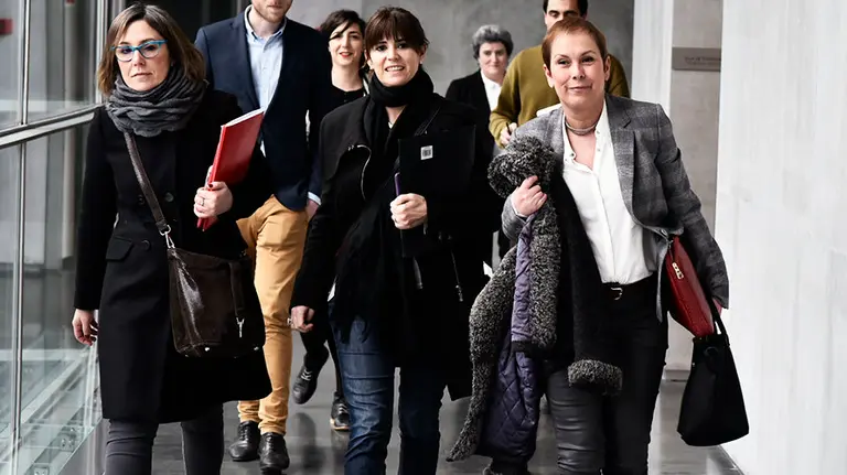 Uxue Barkos comparece en el Parlamento de Navarra para hablar sobre la ley de símbolos. PABLO LASAOSA (6)