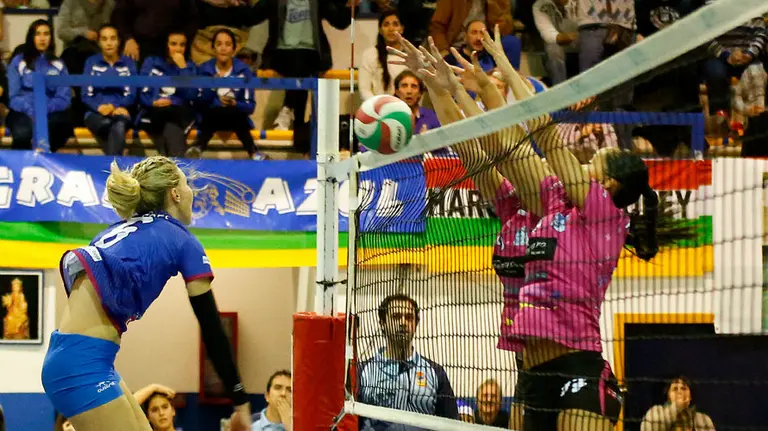 Partido de la Superliga de voleibol femenino. Web Superliga.