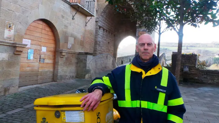 Cartero participante en el proyecto web del Camino de Santiago de CORREOS.