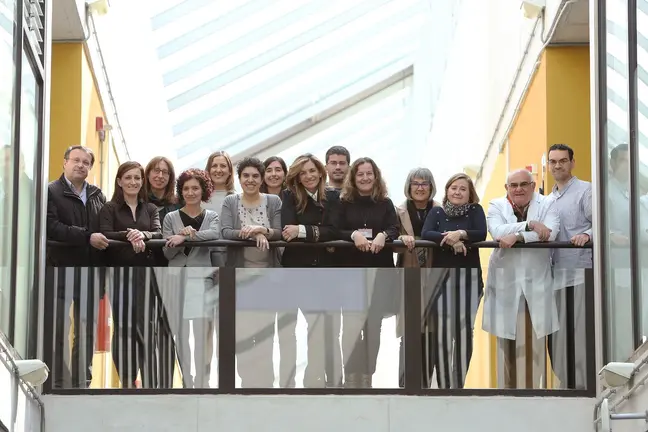 Investigadores del instituto IS-FOOD, con la catedrática María José Beriáin (la 7ª por la derecha), en la UPNA.