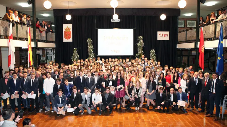 Foto de grupo de los alumnos, profesores y autoridades.