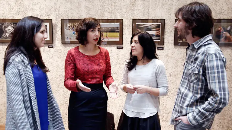 Laura Pérez  y la diputada de la formación Ione Belarra, junto con otros miembros de Podemos en un encuentro de asambleas municipalistas que se celebra en Pamplona. EFE