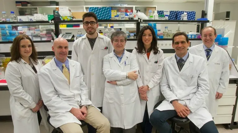 Miriam Redrado, Alfonso Calvo, Francisco Espósito, Elena Bodegas, María Villalba, Rubén Pío y Luis Montuenga, investigadores de la Universidad de Navarra.