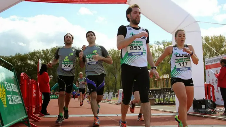 Llegada de la carrera popular Hiru Herri de 2015. Web Hiru Herri.