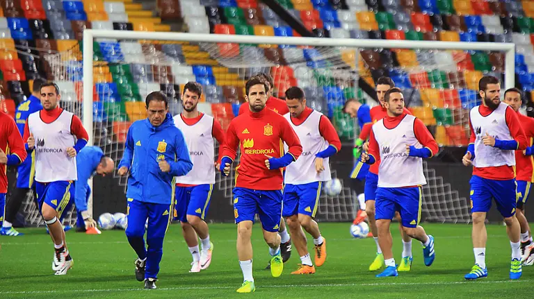 GRA354. UDINE (ITALIA), 23/03/2016.- Los jugadores de la selecci&oacute;n espa&ntilde;ola, durante el entrenamiento del equipo esta tarde en el estadio Friuli de Udine, escenario del partido amistoso que ma&ntilde;ana les enfrenta a Italia. EFE/Alberto Lancia