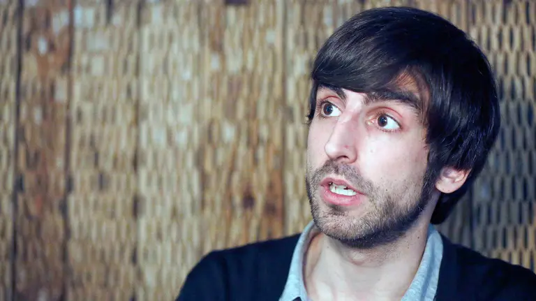 GRA012. BILBAO, 25/03/2016.- El secretario de Política de Podemos Euskadi, el diputado Eduardo Maura, durante la entrevista con Efe en la que ha sostenido que EH Bildu y el PSE-EE deberán enfrentarse a la "disyuntiva" de optar por "restauración o cambio" al elegir pactar tras las próximas elecciones vascas con el PNV o con Podemos. "Las fuerzas que se llaman a sí mismas de cambio en Euskadi, EH Bildu y PSE, probablemente tengan que tomar la decisión de si van a estar del lado de la restauración, de más o menos lo mismo con algunas modificaciones, o si de verdad van a apostar por proyectos de cambio", ha declarado Maura. EFE/Luis Tejido