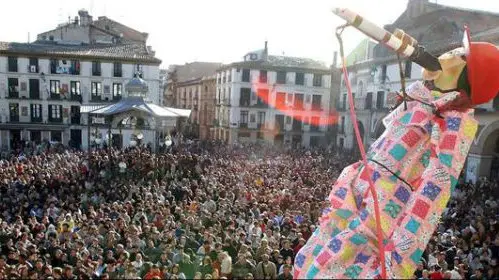 El Volatín, despojado de su ropa con un petardo.  Ayto. Tudela