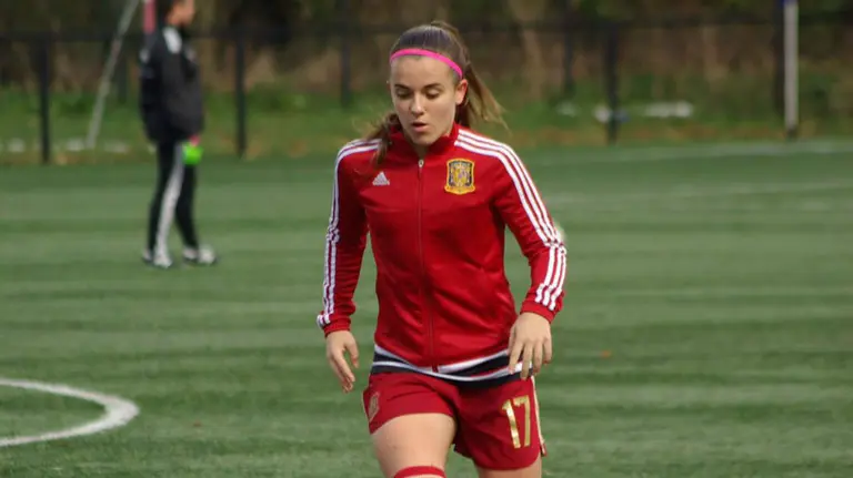 María Blanco con la camiseta de la selección española.