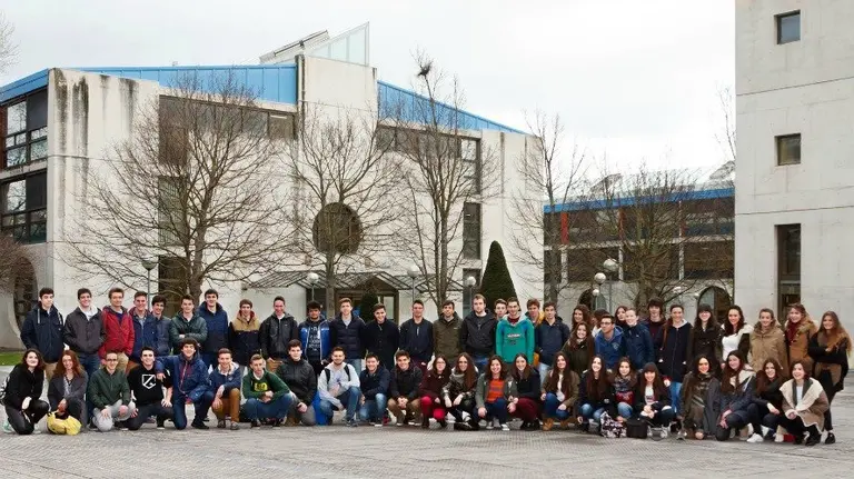 Estudiantes del Colegio San Cernin de Pamplona, en la Universidad Pública de Navarra.