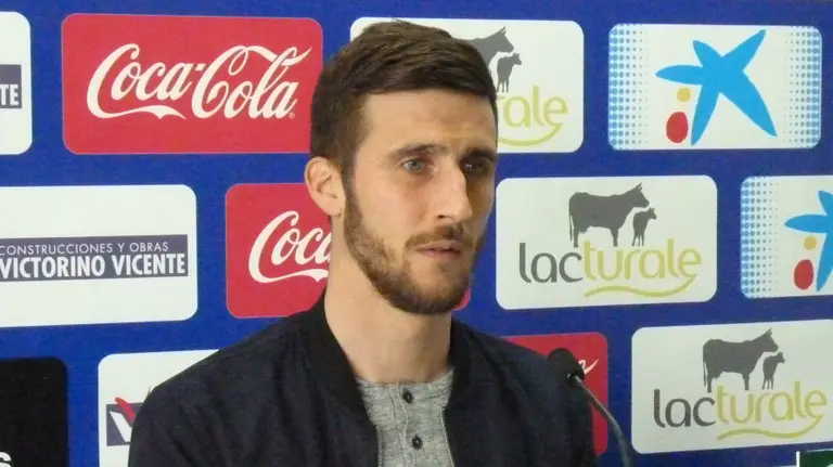 Oier Sanjurjo en la sala de prensa de Tajonar.