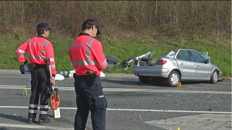 Mueren dos personas en un accidente de tráfico en Irun. @eitbNoticias