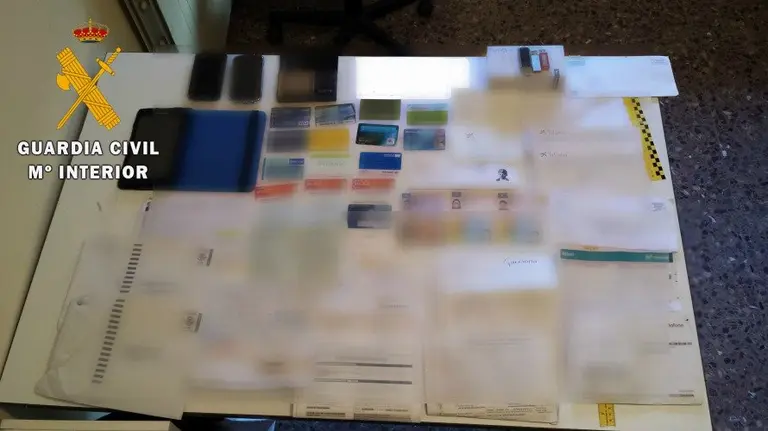 Documentaci&oacute;n incautada a la red criminal detenida en Navarra.