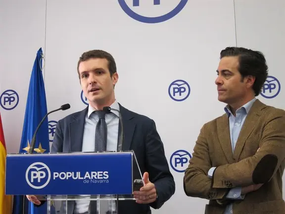 Pablo Casado en Pamplona, junto a Pablo Zalba.
