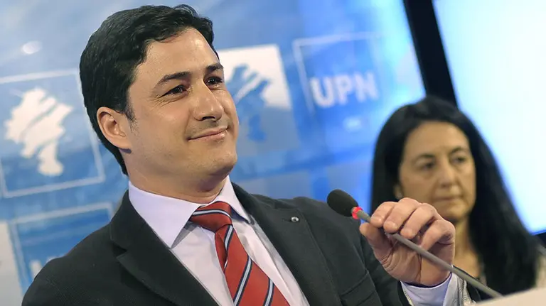 GRA104. PAMPLONA, 31/03/2016.- El secretario de Organización de UPN, Óscar Arizcuren, durante la conferencia de prensa que ha ofrecido hoy en Pamplona para presentar el décimo congreso que este partido celebrará el próximo 24 de abril, en el que elegirá todos los cargos de dirección y renovará sus ponencias estatutaria, programática y política para aumentar la participación y la transparencia, y "renovar su ideario" para "moderar" parte del discurso. EFE/Villar López